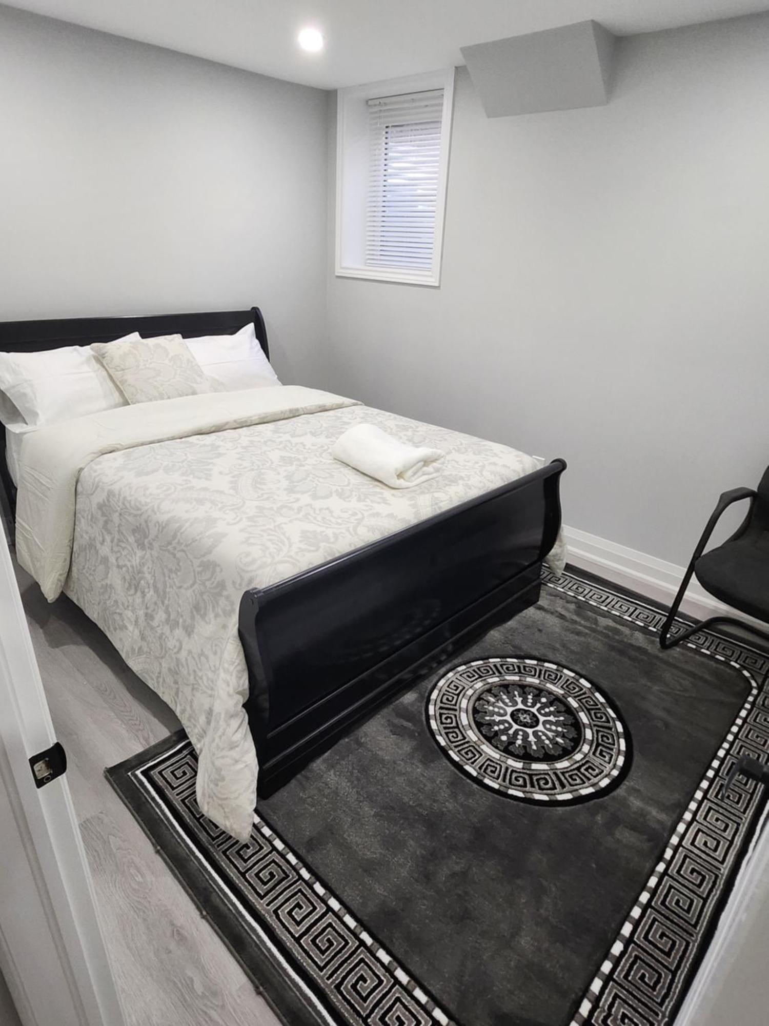 Apartment B 2 Bedroom Brampton Esterno foto